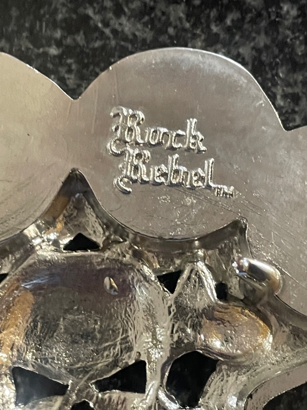 Silver Skull Knuckle Duster Belt Buckle - Picture 3 of 5